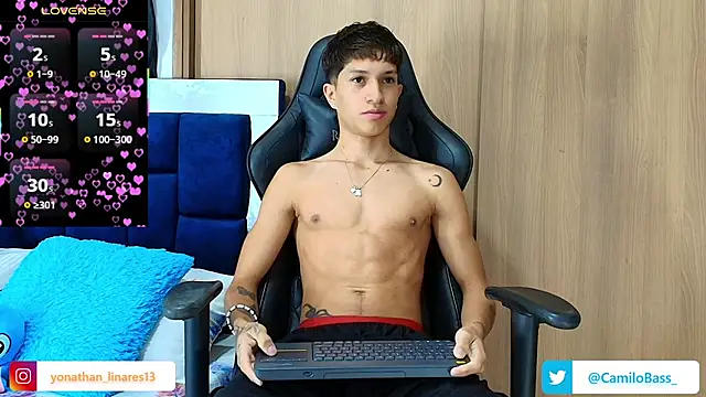 Snapshot of _CamiloBass chatting on 11-29-25, 09:07 CamiloBass online show from 11-29-25, 09:07