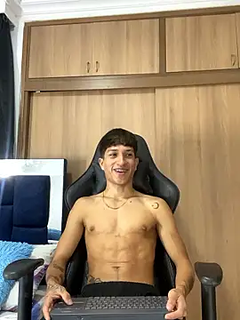 Snapshot of _CamiloBass chatting on 01-13-26, 01:44 CamiloBass online show from 01-13-26, 01:44