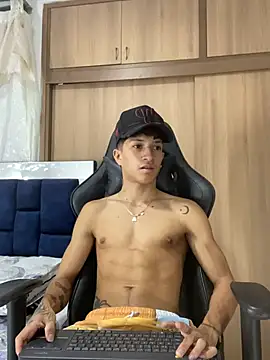 Snapshot of _CamiloBass chatting on 02-01-26, 01:04 CamiloBass online show from 02-01-26, 01:04