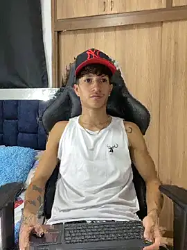 Snapshot of _CamiloBass chatting on 02-27-26, 01:05 CamiloBass online show from 02-27-26, 01:05