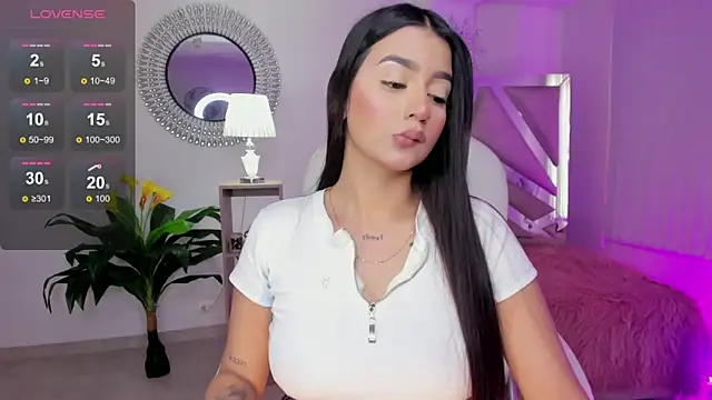 Snapshot of amelie_jhons chatting on 12-13-24, 08:37 amelie jhons online show from 12-13-24, 08:37