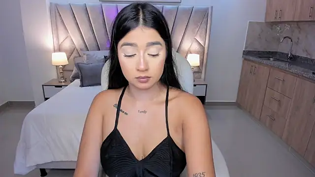 Snapshot of amelie_jhons chatting on 10-18-25, 08:42 amelie jhons online show from 10-18-25, 08:42