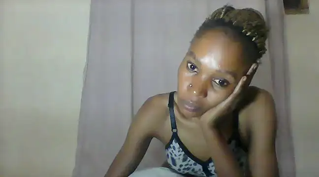 Snapshot of Sweetpetite254 chatting on 02-25-25, 06:31 Sweetpetite254 online show from 02-25-25, 06:31