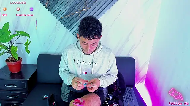 Piggy Eddy online show from 11-25-25, 10:32