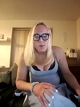 Snapshot of Connie_Pepper chatting on 02-23-25, 08:44 Connie Pepper online show from 02-23-25, 08:44