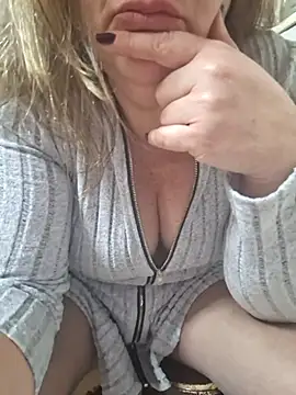 Snapshot of Mara-24 chatting on 03-20-25, 06:20 Mara-24 online show from 03-20-25, 06:20