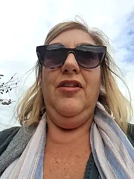 Snapshot of Mara-24 chatting on 10-22-25, 08:47 Mara-24 online show from 10-22-25, 08:47