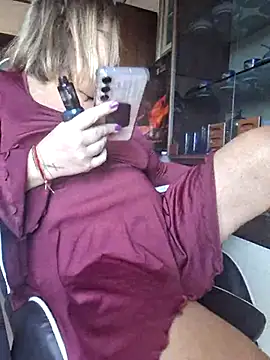 Snapshot of Mara-24 chatting on 01-14-26, 10:43 Mara-24 online show from 01-14-26, 10:43