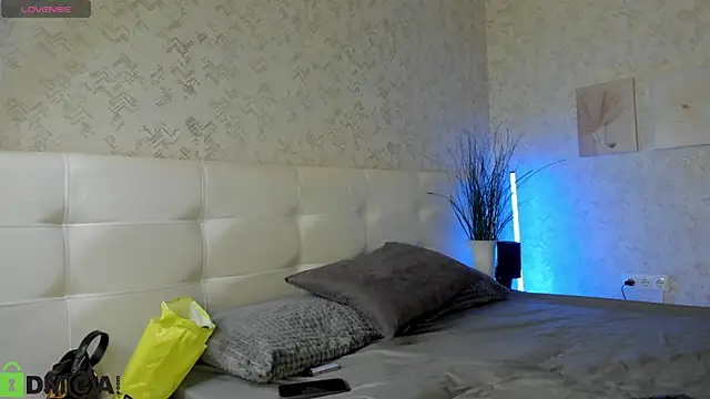 Nicole Charm online show from 10-14-25, 09:15