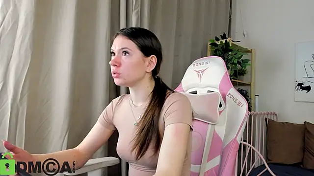 Nicole Charm online show from 10-30-25, 09:04