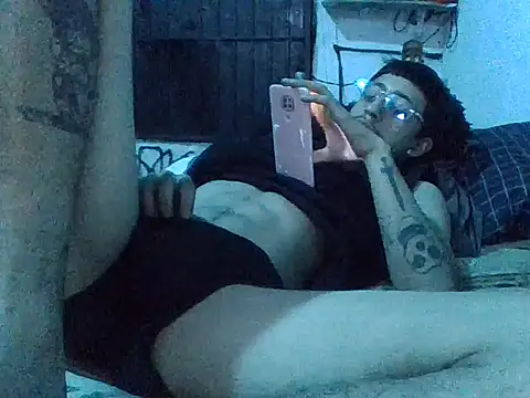 Snapshot of Gibbzmx chatting on 10-19-25, 04:46 Gibbzmx online show from 10-19-25, 04:46