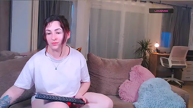 Snapshot of Caroline1995 chatting on 03-19-26, 05:28 Caroline1995 online show from 03-19-26, 05:28