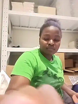 Snapshot of Yours_faithfully1 chatting on 11-24-25, 05:12 Yours faithfully1 online show from 11-24-25, 05:12