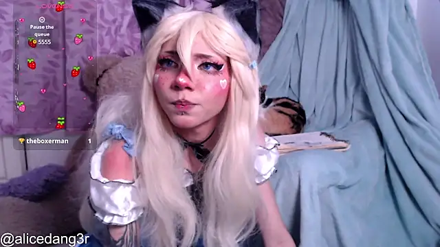 Snapshot of Alicedangerrr chatting on 02-15-25, 12:26 Alicedangerrr online show from 02-15-25, 12:26