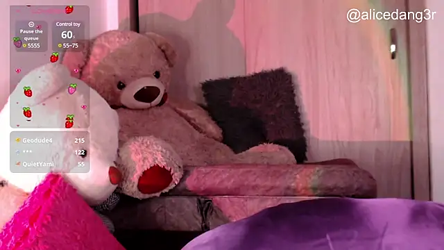 Snapshot of Alicedangerrr chatting on 03-23-25, 06:47 Alicedangerrr online show from 03-23-25, 06:47