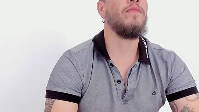 Snapshot of Beard_xox chatting on 10-23-25, 08:07 Beard xox online show from 10-23-25, 08:07