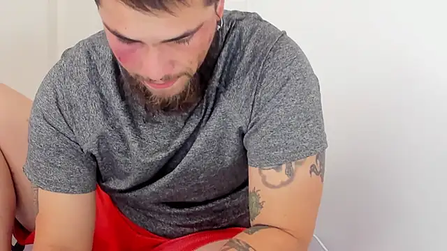 Snapshot of Beard_xox chatting on 11-19-25, 08:31 Beard xox online show from 11-19-25, 08:31