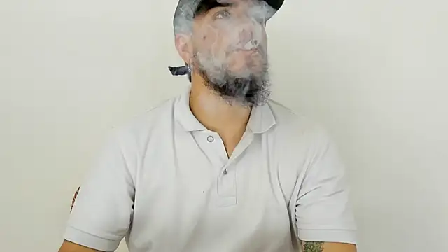 Snapshot of Beard_xox chatting on 01-08-26, 10:12 Beard xox online show from 01-08-26, 10:12