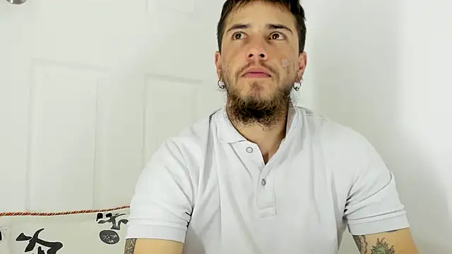 Snapshot of Beard_xox chatting on 02-26-26, 01:48 Beard xox online show from 02-26-26, 01:48