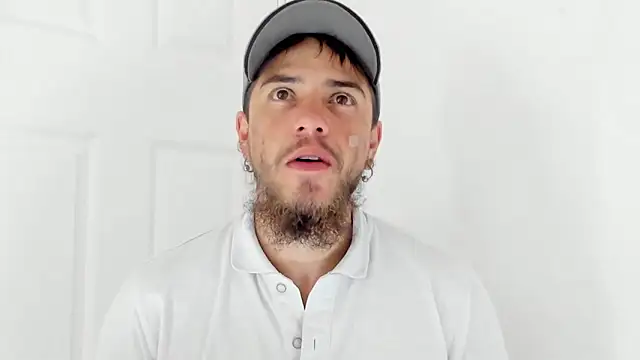 Snapshot of Beard_xox chatting on 02-26-26, 10:31 Beard xox online show from 02-26-26, 10:31