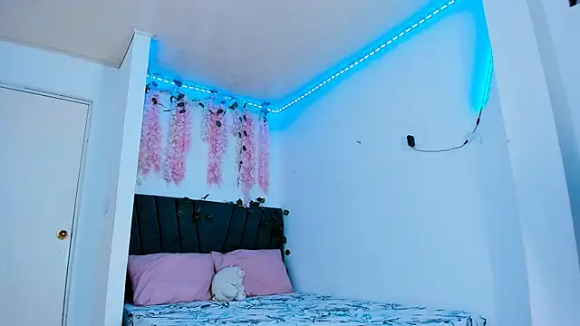 Snapshot of alexaryderr chatting on 12-23-25, 01:47 alexaryderr online show from 12-23-25, 01:47