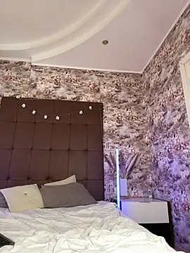 Mary Walker online show from 03-20-25, 05:57