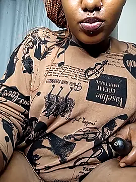 Snapshot of Pretty_tiffany chatting on 10-28-25, 09:17 Pretty tiffany online show from 10-28-25, 09:17