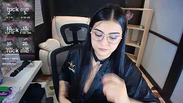 TifanyWhite  online show from 01-05-25, 02:27