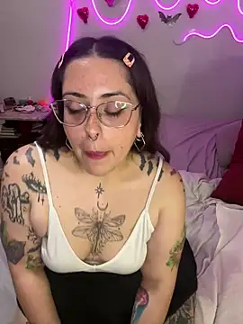 Mizztikaa online show from 02-17-25, 03:25