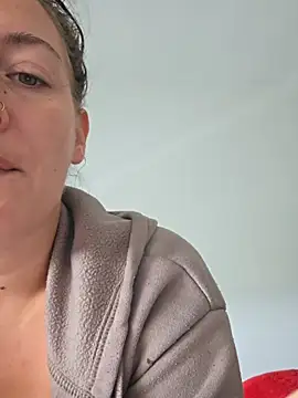 Snapshot of Sapphir3xoxo chatting on 09-18-25, 03:47 Sapphir3xoxo online show from 09-18-25, 03:47