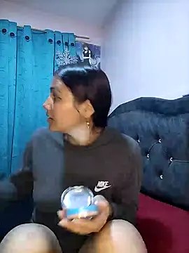 Snapshot of Nahiara_velez chatting on 02-08-25, 11:45 Nahiara velez online show from 02-08-25, 11:45