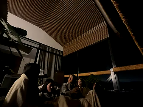 Snapshot of Candy_sexyy chatting on 12-16-25, 04:17 Candy sexyy online show from 12-16-25, 04:17