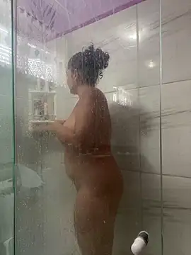 Snapshot of eva_y_marcelo chatting on 02-20-25, 10:05 eva y marcelo online show from 02-20-25, 10:05