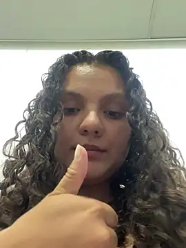 Snapshot of eva_y_marcelo chatting on 02-25-25, 11:44 eva y marcelo online show from 02-25-25, 11:44
