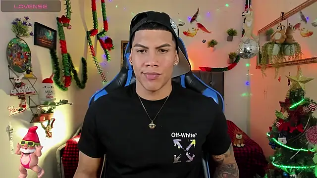 Snapshot of Damian_latinxxx chatting on 12-17-25, 03:12 Damian latinxxx online show from 12-17-25, 03:12