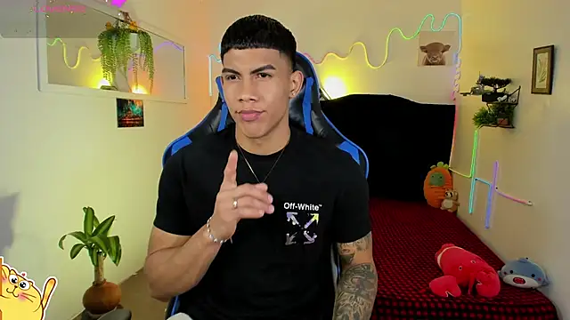 Snapshot of Damian_latinxxx chatting on 02-19-26, 03:02 Damian latinxxx online show from 02-19-26, 03:02