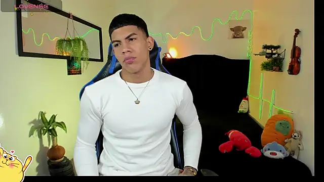 Snapshot of Damian_latinxxx chatting on 02-25-26, 12:09 Damian latinxxx online show from 02-25-26, 12:09