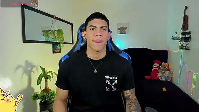 Snapshot of Damian_latinxxx chatting on 02-26-26, 03:16 Damian latinxxx online show from 02-26-26, 03:16