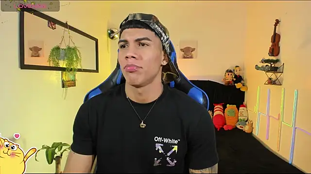 Snapshot of Damian_latinxxx chatting on 03-12-26, 01:01 Damian latinxxx online show from 03-12-26, 01:01