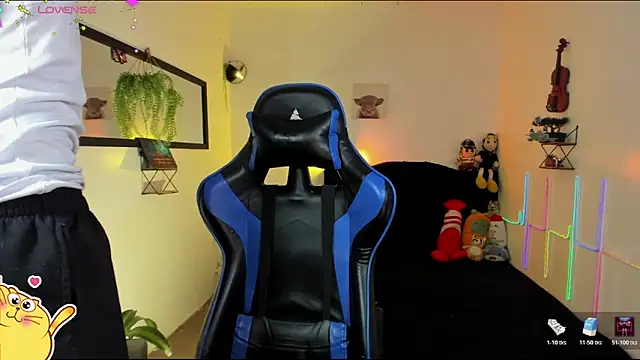 Snapshot of Damian_latinxxx chatting on 03-14-26, 01:23 Damian latinxxx online show from 03-14-26, 01:23