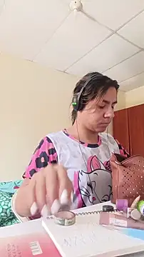 Kamilasalazar online show from 11-17-25, 02:34