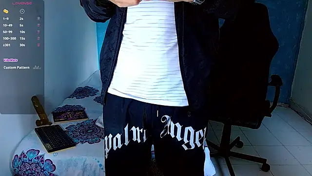 Snapshot of bray_hotboy777 chatting on 03-22-25, 11:32 bray hotboy777 online show from 03-22-25, 11:32