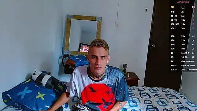 Snapshot of bray_hotboy777 chatting on 11-15-25, 07:10 bray hotboy777 online show from 11-15-25, 07:10