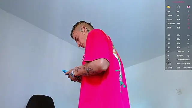 Snapshot of bray_hotboy777 chatting on 12-14-25, 04:12 bray hotboy777 online show from 12-14-25, 04:12