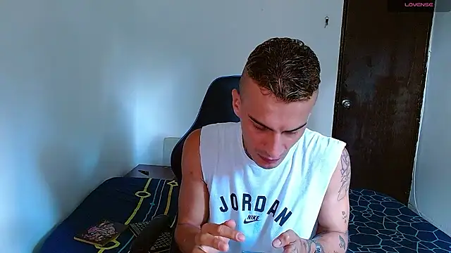 Snapshot of bray_hotboy777 chatting on 01-09-26, 03:48 bray hotboy777 online show from 01-09-26, 03:48