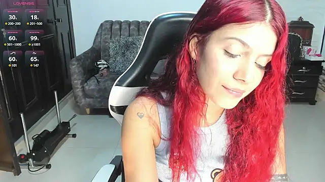 Snapshot of EroticAzir chatting on 01-08-25, 02:25 EroticAzir online show from 01-08-25, 02:25