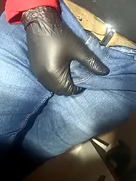 Snapshot of franko1987 chatting on 02-19-25, 12:00 franko1987 online show from 02-19-25, 12:00