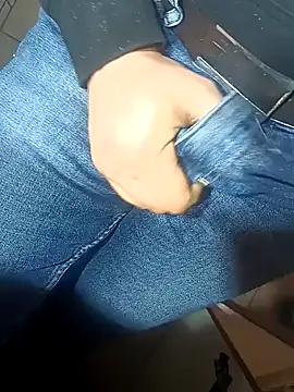 Snapshot of franko1987 chatting on 02-25-25, 05:30 franko1987 online show from 02-25-25, 05:30