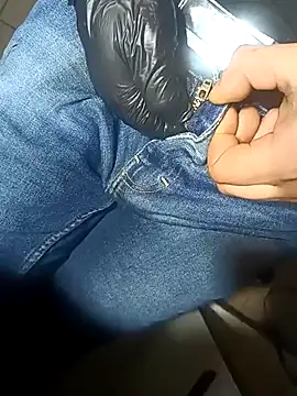 Snapshot of franko1987 chatting on 03-16-25, 07:04 franko1987 online show from 03-16-25, 07:04