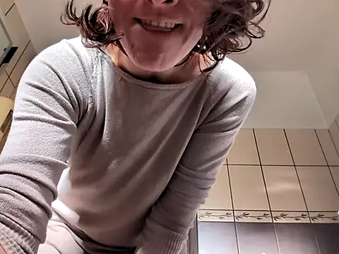 Milky hairy mommy online show from 09-29-25, 06:51